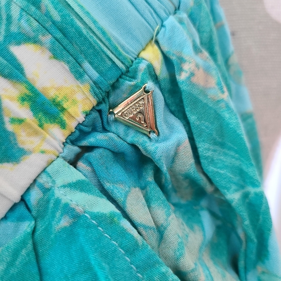Guess Vacation Wear - Picture 4 of 5